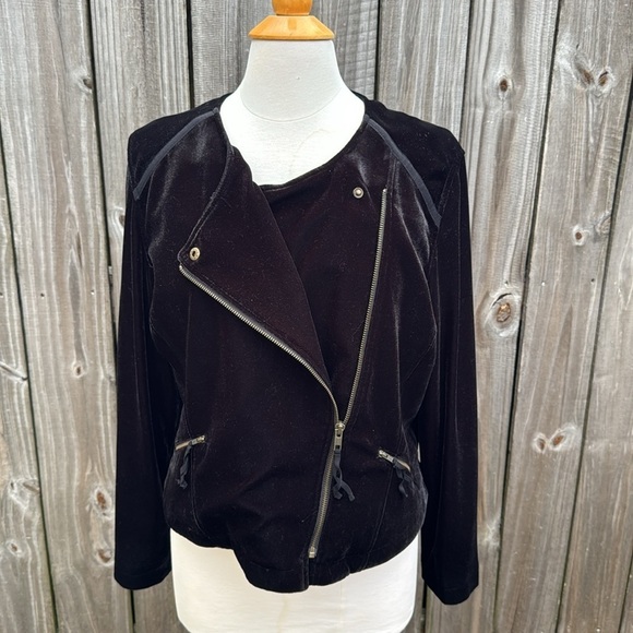 Soft Surroundings black velvet moto style jacket, size Petite Large - Picture 6 of 9
